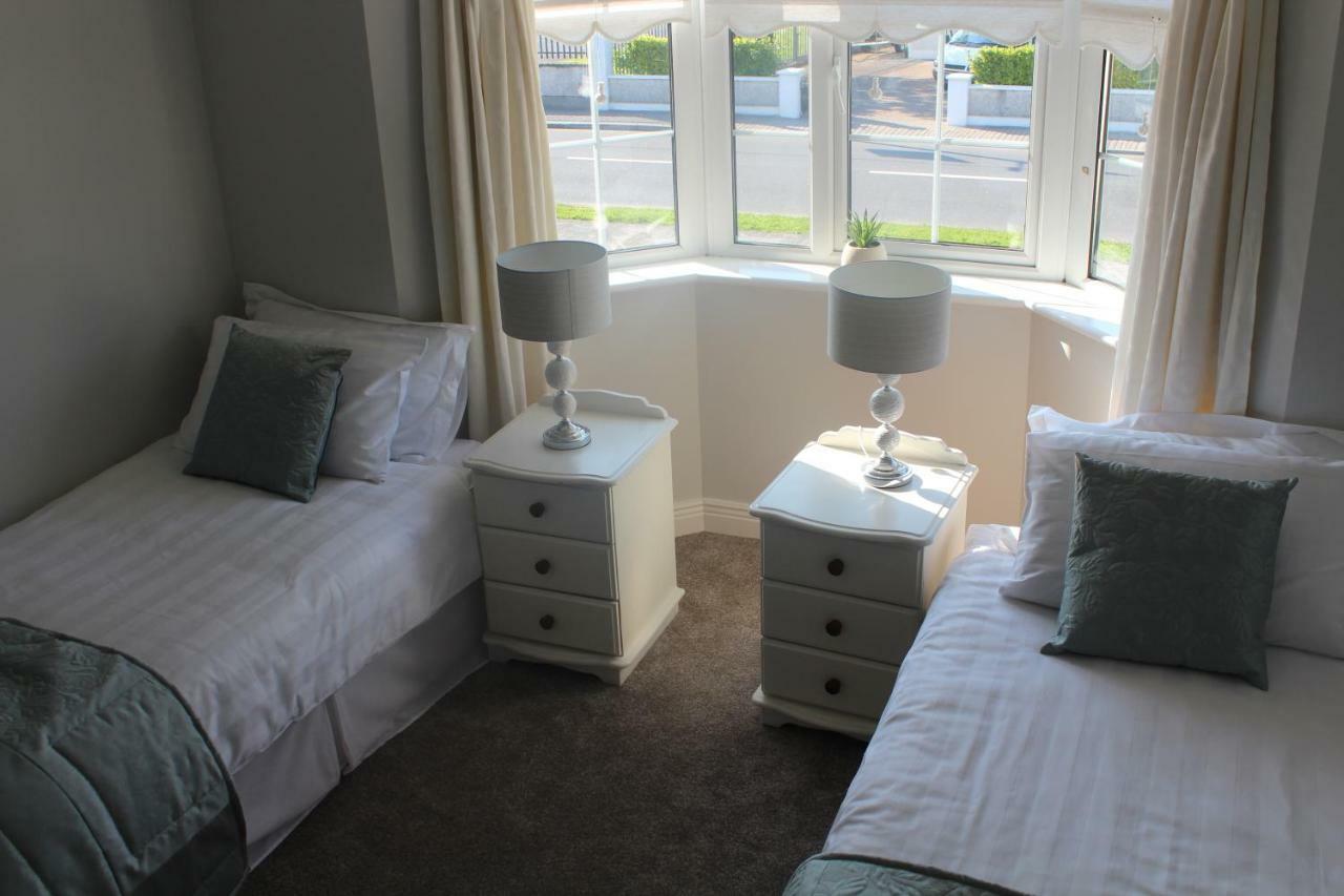 5 Mins Walk To Carrick - Sleeps 12 - Off Road Parking - Modern Houseヴィラ エクステリア 写真