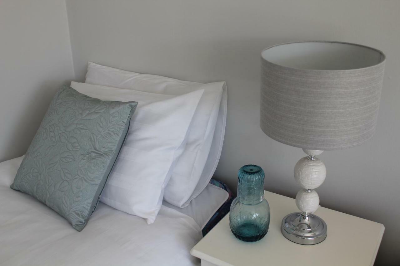 5 Mins Walk To Carrick - Sleeps 12 - Off Road Parking - Modern Houseヴィラ エクステリア 写真