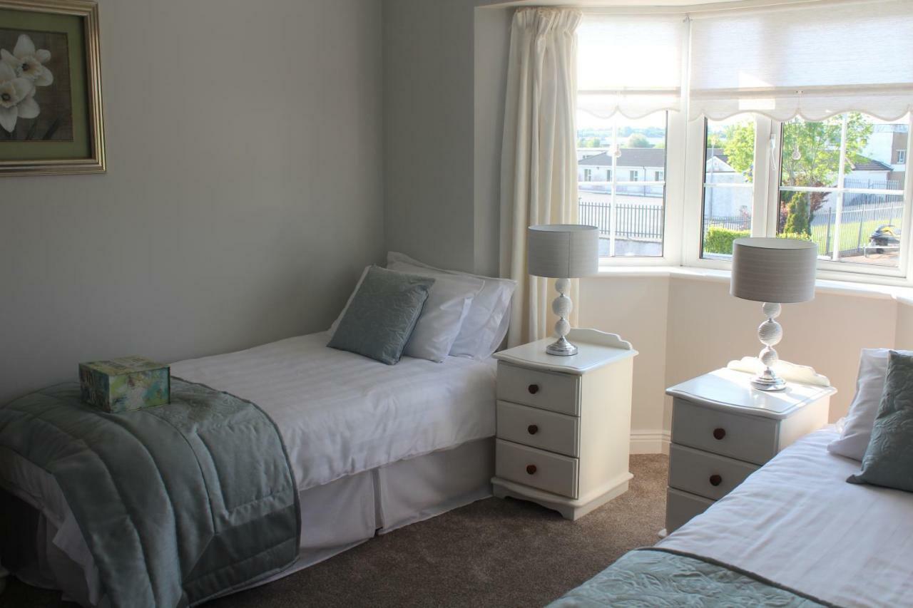 5 Mins Walk To Carrick - Sleeps 12 - Off Road Parking - Modern Houseヴィラ エクステリア 写真